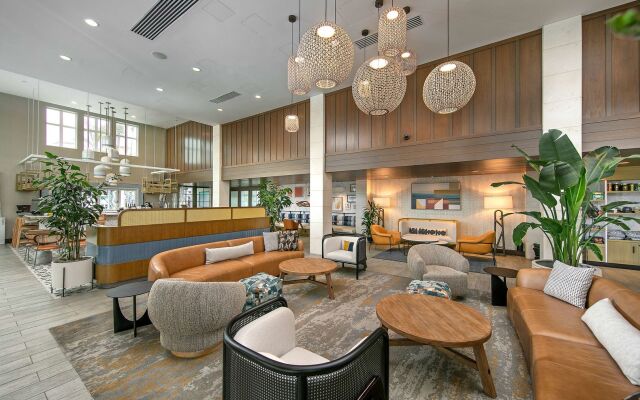 Inn at the Pier Pismo Beach, Curio Collection by Hilton