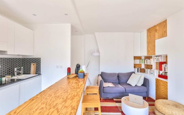 Fully Equipped Apartment Near the Canal Saint Martin
