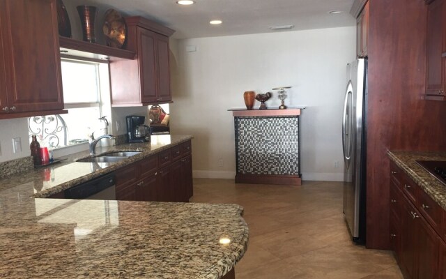 2 Master Suites Pool Home
