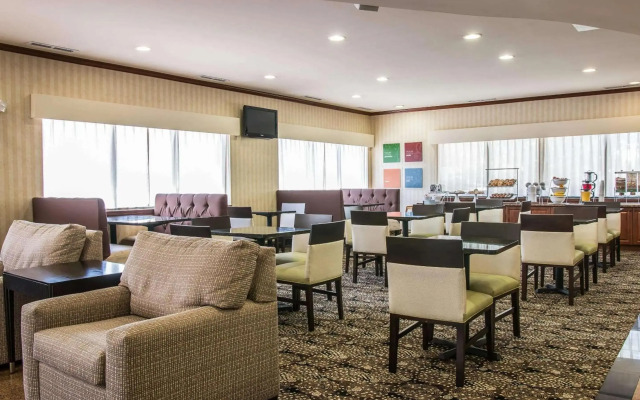 Comfort Suites Canton - Detroit