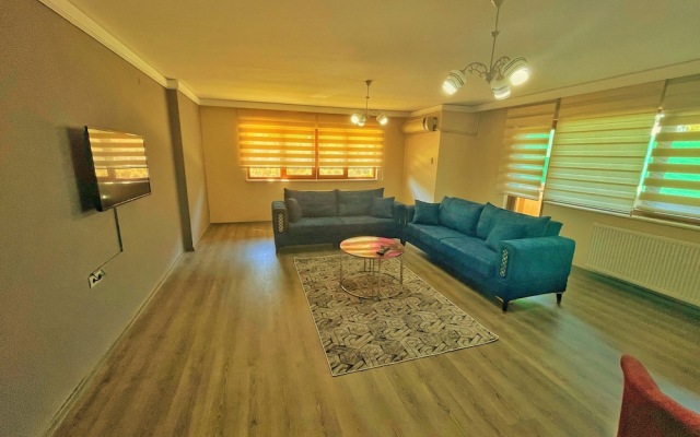 Lustra Garden Suite