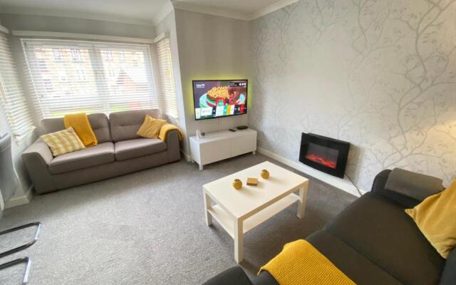 Paisley Central Apartment #2