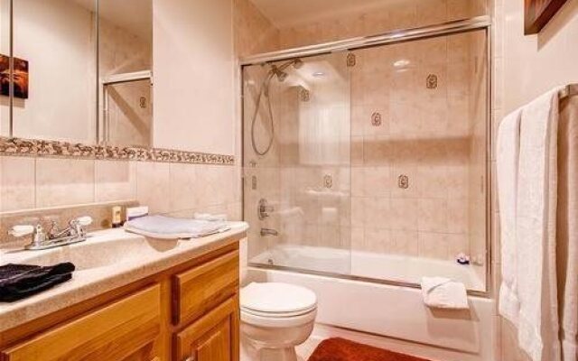 Chalet de Neige Boreas Pass by Pinnacle Lodging