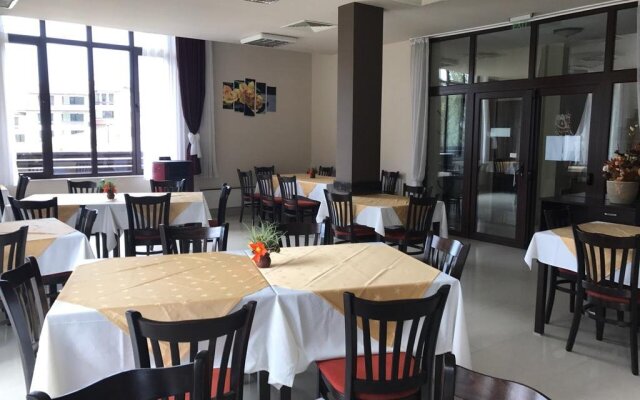 Hotel Ela - UTB P. Hilendarski