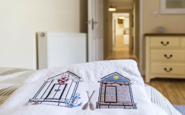 The Sail, Two Bedroom Apartment - Tenby
