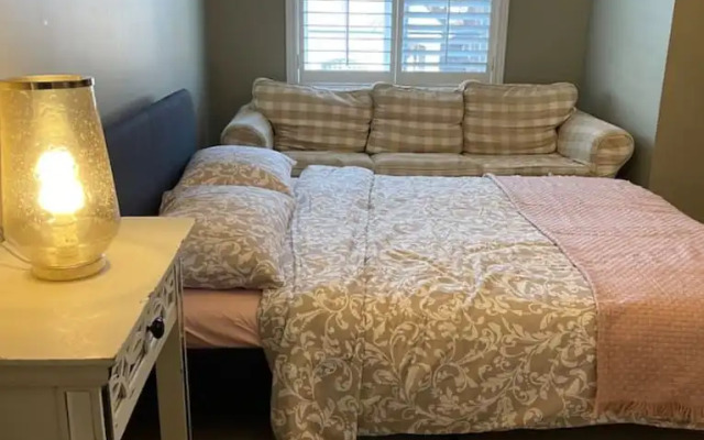 Stylish 4BR Oasis Peaceful Mississauga Location