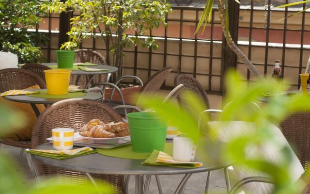 Des Artistes Budget Rooms