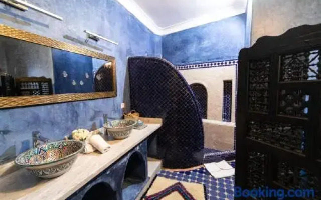 Riad Mur Akush