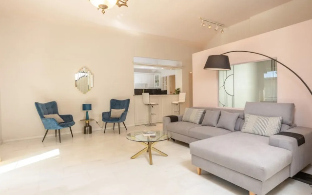 The White Marble Luxury City Apt