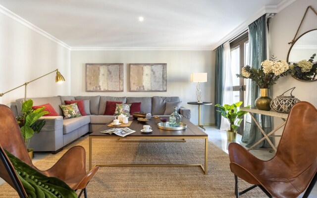 Luxury 3 Bd Apartment Next to the Cathedral. Constitución III