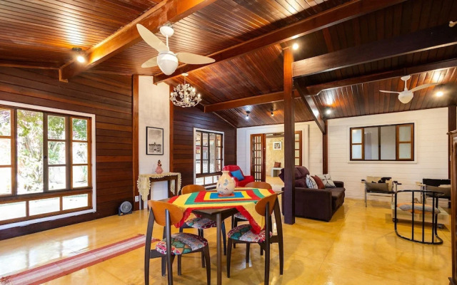 Charming House w/ BBQ in Vila Planalto Act029