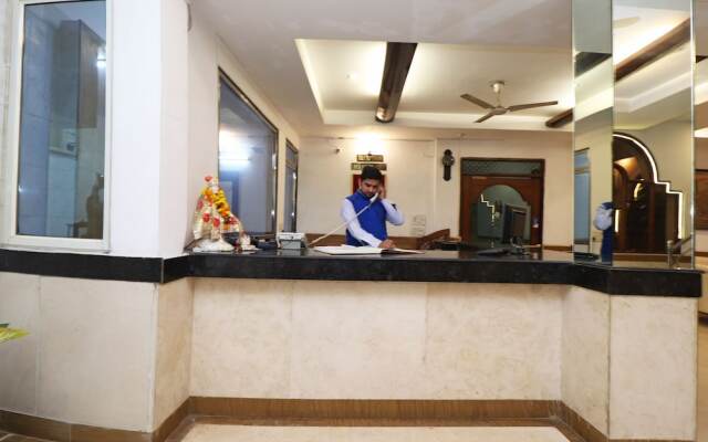 OYO 27878 Highway Inn International