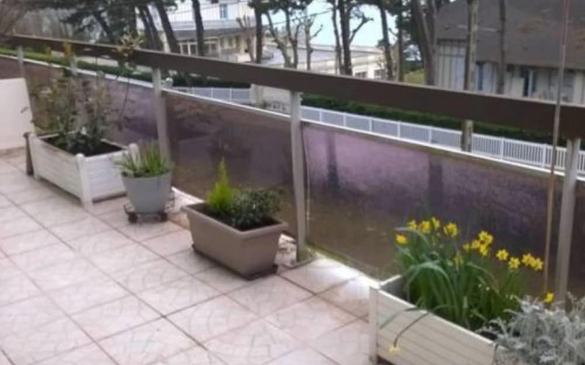 Apartment with One Bedroom in Trouville-Sur-Mer, with Wonderful Sea View And Enclosed Garden - 800 M From the Beach