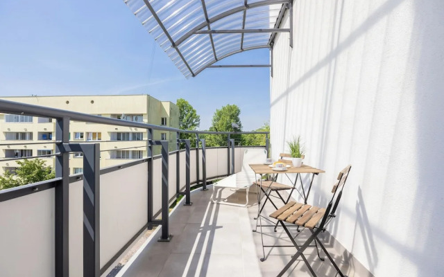 Apartment Near Łazienki by Renters
