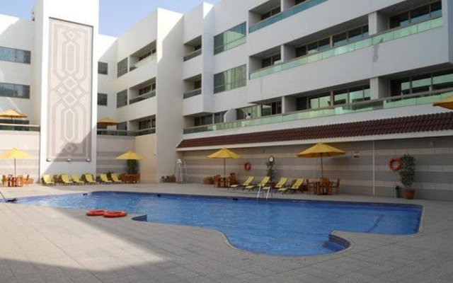 Oasis Court Hotel Apartments