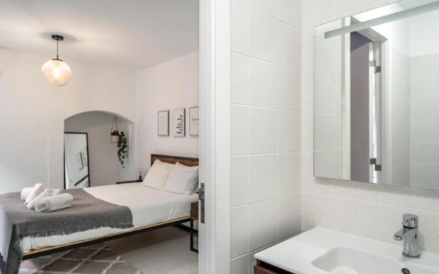 Lovely 2 Bedroom Apartment in the Heart of Lisbon