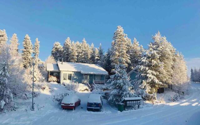 4 bedrooms! Hillside House close to Santa Claus Village