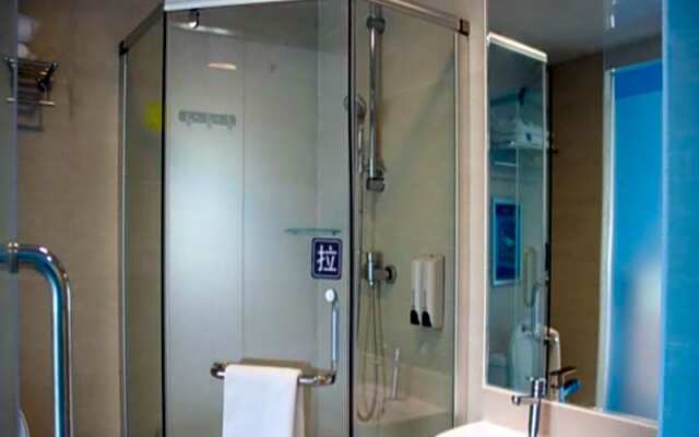 7 Days Inn Guangzhou Baoye Road Shayuan Metro Station Branch