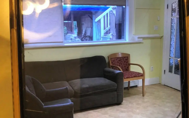 West Broadway guesthouse