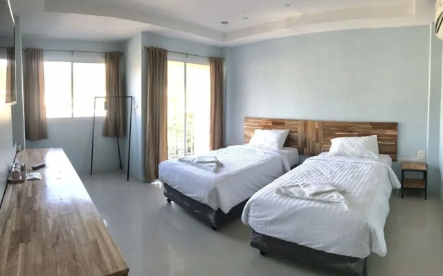 Tonggrila Patong Hostel - Adults Only