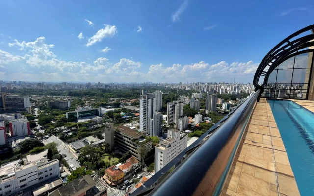 Apartamento encantador com piscina e garagem