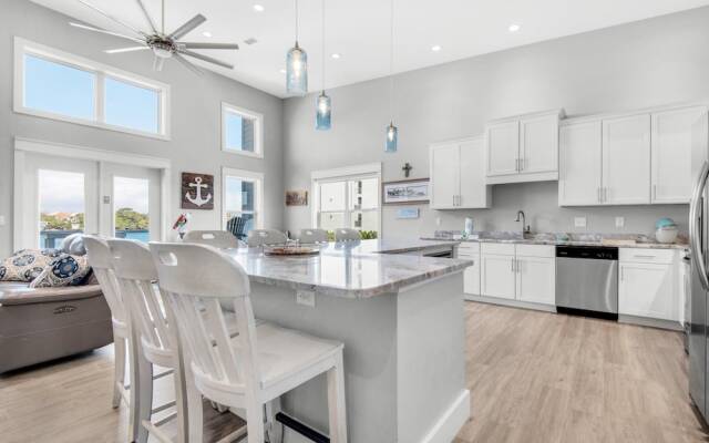 Pelican at Sound Side