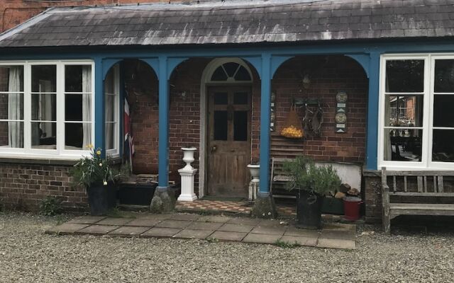 Lower Buckton Country House - Sleeps 12