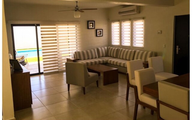 Big House Pool Grill, 4 Bedrooms 12 ppl AC Ocean View TV Wifi