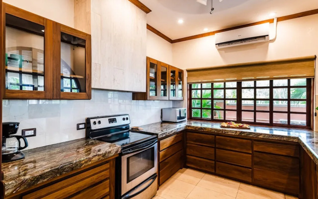 Luxury Beachfront 5 Bedroom Villa on Famous Beach