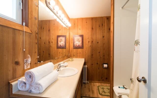 Surfers Cove 3 Br home by RedAwning