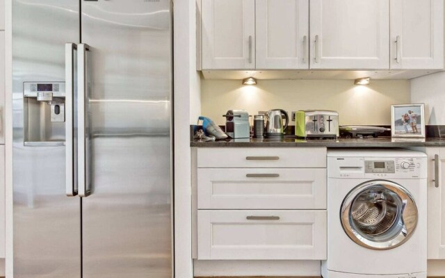 Stylish and Bright 3 Bedroom Duplex in North London