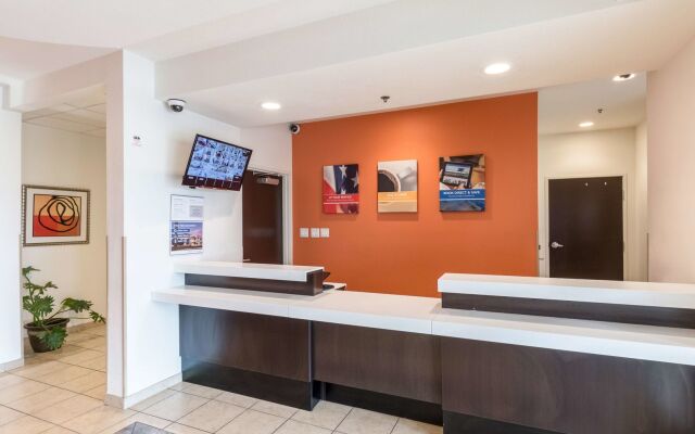 Motel 6 Laredo, TX - Airport