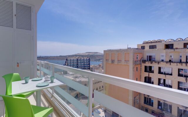 Marvellous 2 Bedroom Apartment by the Sea