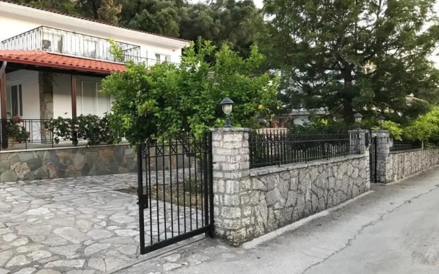 villalithos studio 2