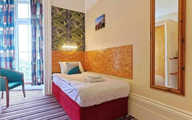 OYO The Southcliff Hotel