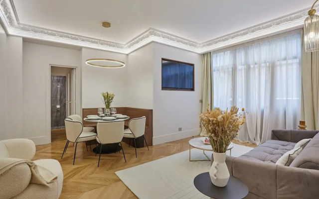 Superb AC Apartment Roosevelt Saint Honore