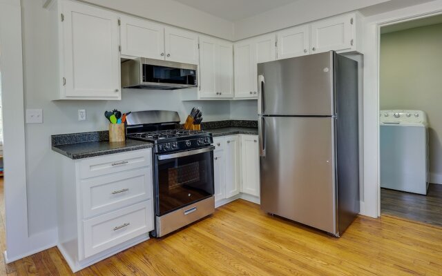 Vibrant Fayetteville Home - Walk Downtown!