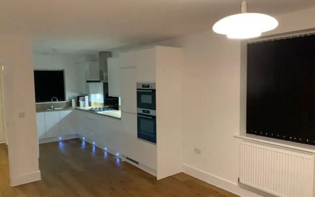 Brand New Entire 4 Bed House/multiple Parking