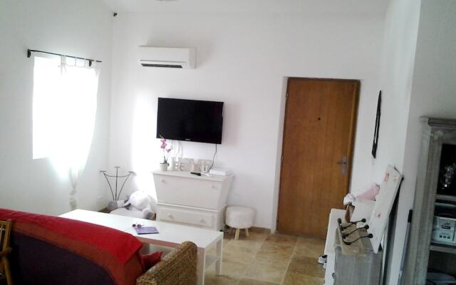 Villa With 3 Bedrooms in Saint-saturnin-lès-apt, With Wonderful Mounta