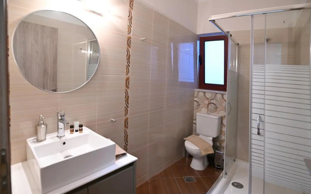 Ianthe Apartment