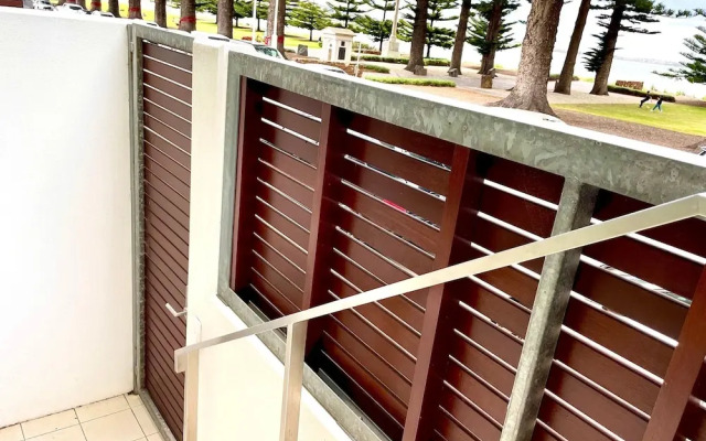 Breeze Beachfront Apartment no 9