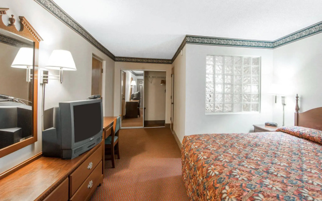 Econo Lodge Inn & Suites Knoxville East