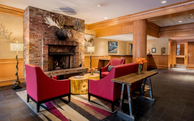 Whistler Village Inn And Suites