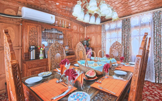 Kolu Group Of Houseboats