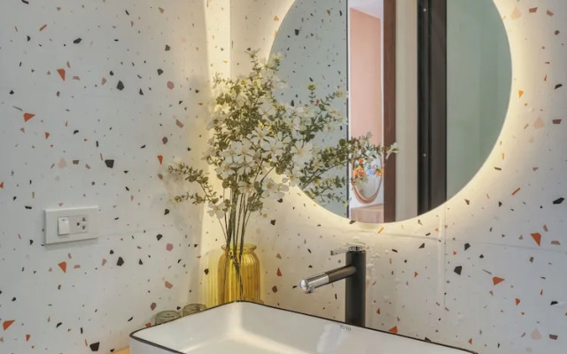 iRest Orange Tay Ho Lakeside Apartment