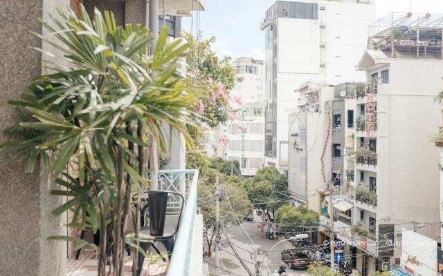 Parfait Studio private Balcony CBD