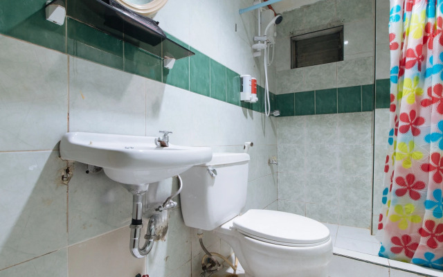 RedDoorz near East Avenue Medical Center