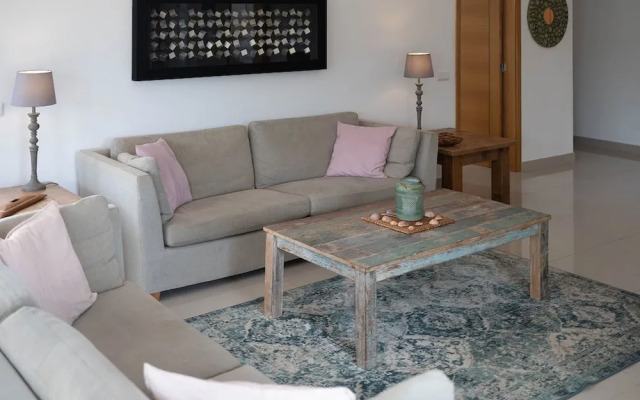 16 Centeanes Fabulous Location Just Short Walk t