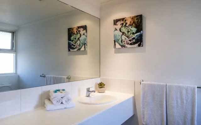 Aqua Waves Glenelg Central Studio Apt