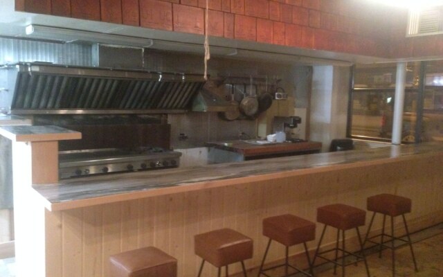 Silver Horseshoe Inn